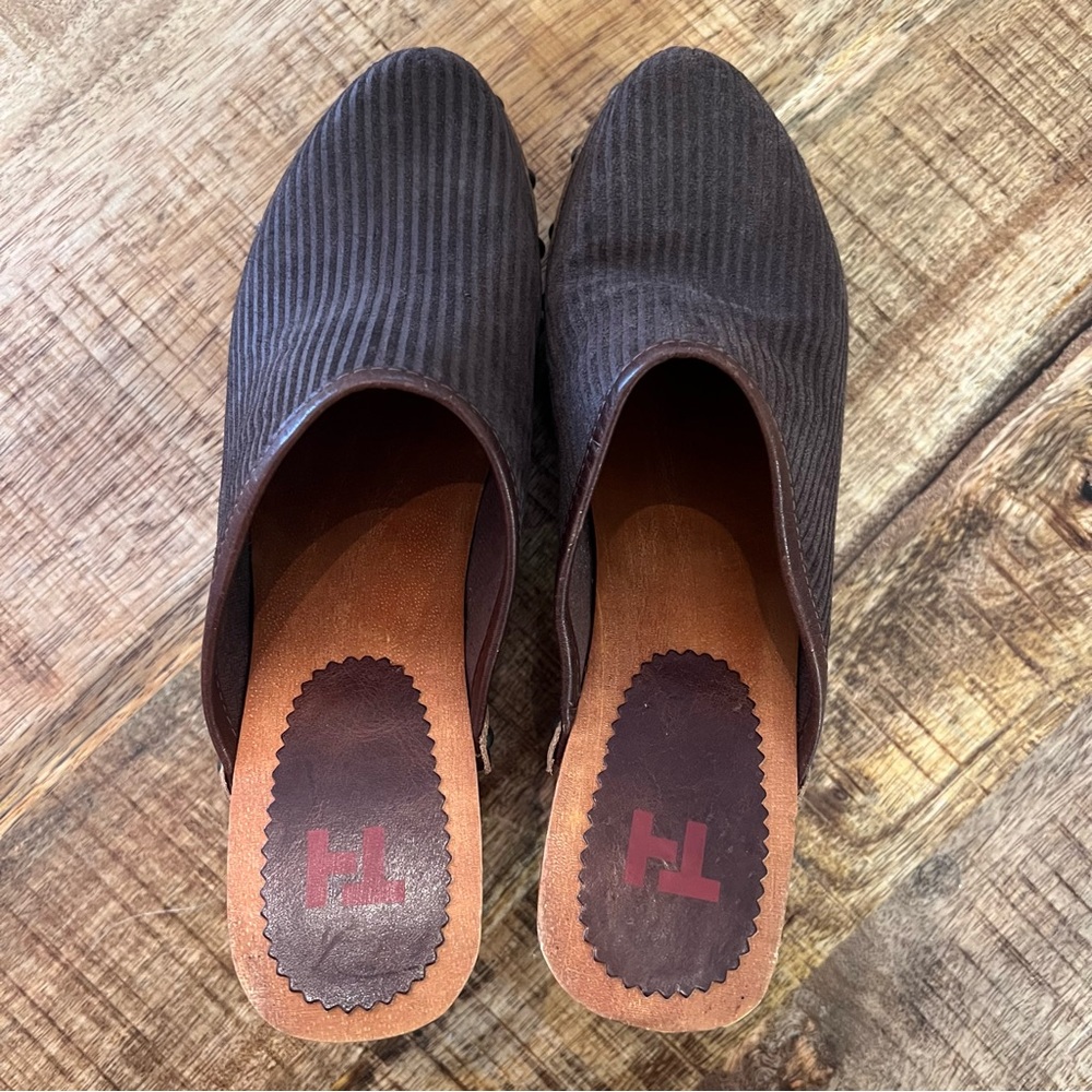 Vintage Brown Mules with Wooden Heel and Studded Detail - Picture 7 of 9